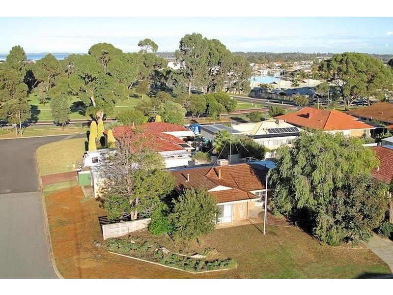 8 Matlock Place, Dudley Park WA 6210