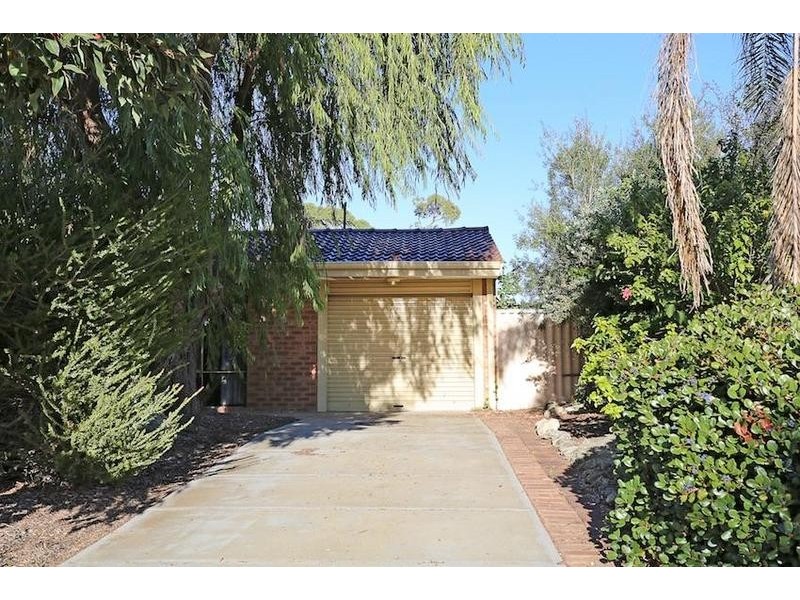 8 Matlock Place, Dudley Park WA 6210