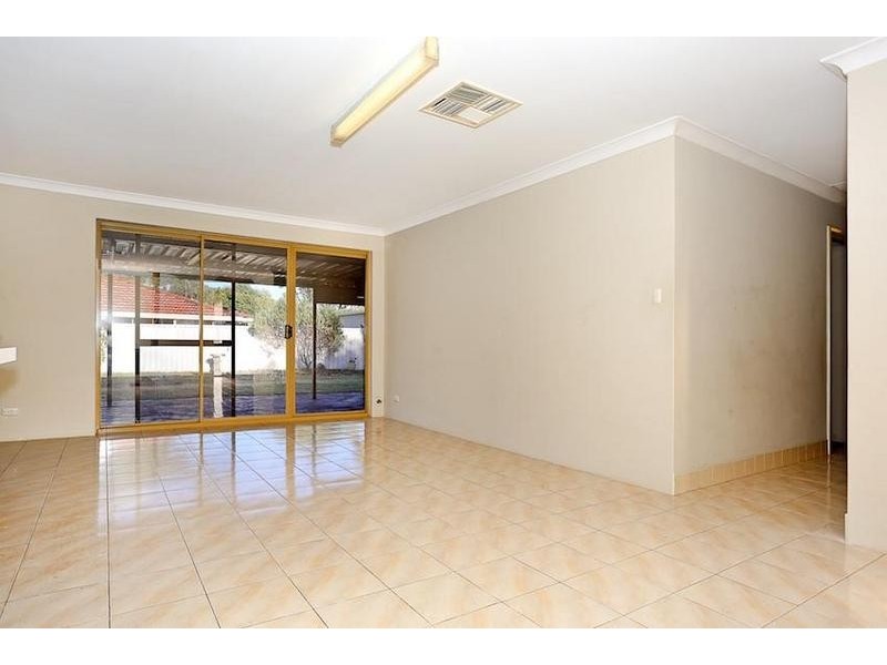 8 Matlock Place, Dudley Park WA 6210