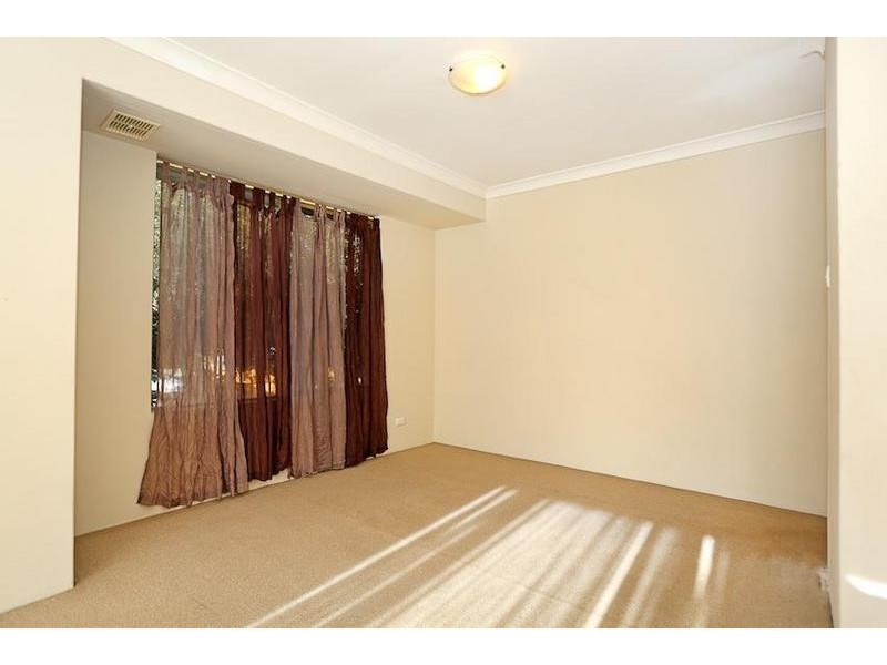 8 Matlock Place, Dudley Park WA 6210