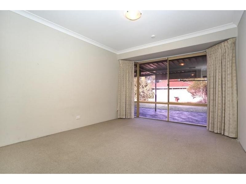 8 Matlock Place, Dudley Park WA 6210