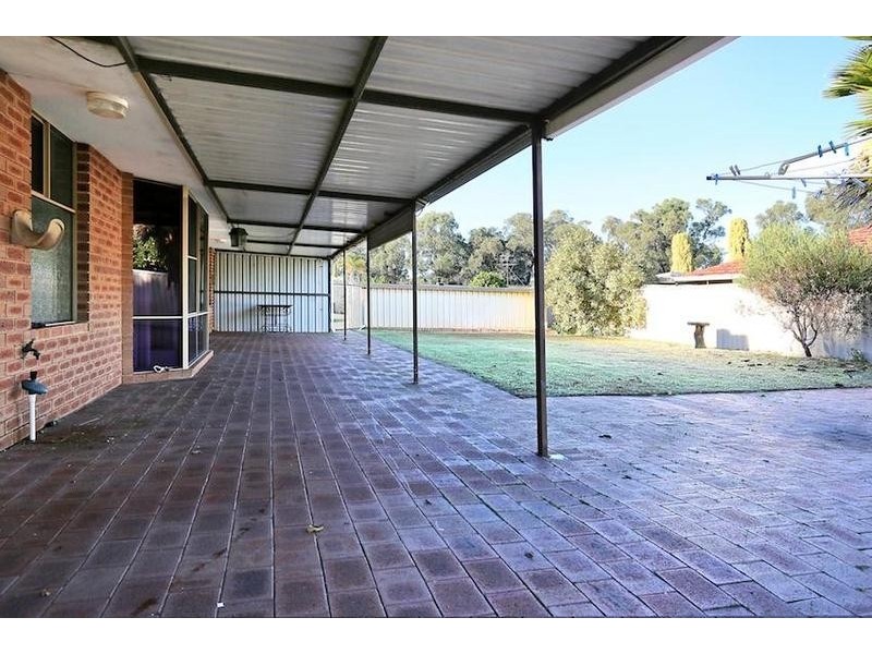 8 Matlock Place, Dudley Park WA 6210