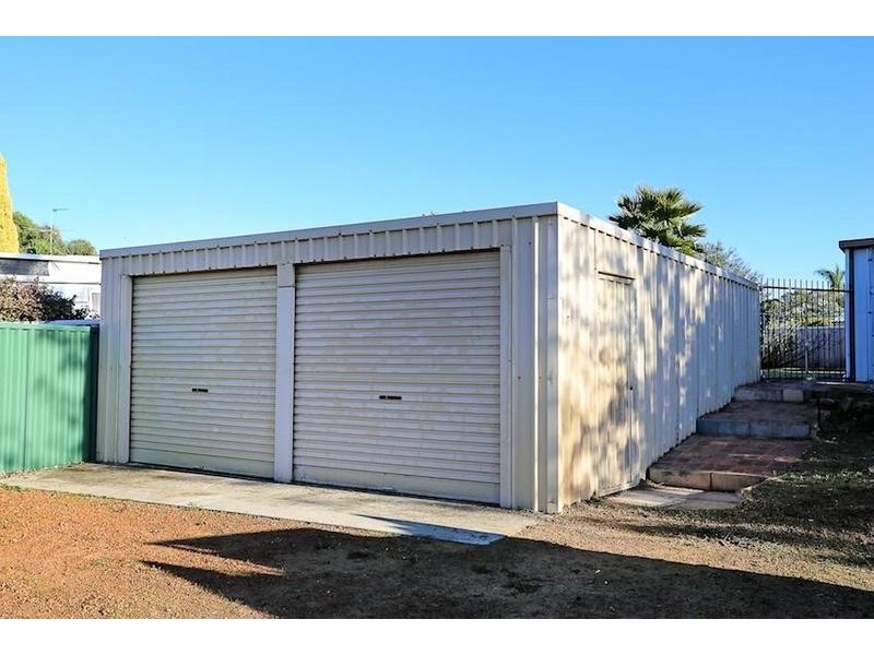 8 Matlock Place, Dudley Park WA 6210