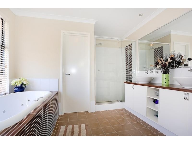 12 Dichondra Pass, Halls Head WA 6210