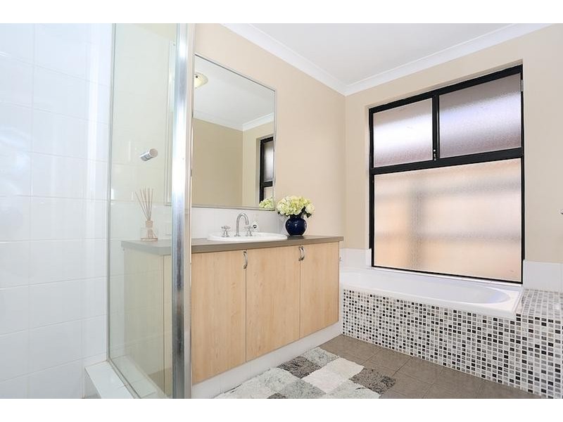 12 Dichondra Pass, Halls Head WA 6210