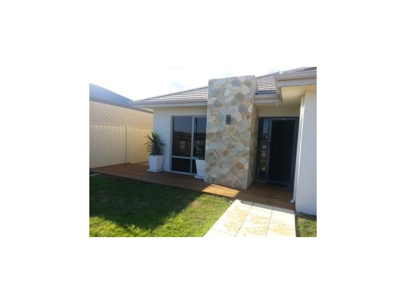 22 Salome Crescent, Lakelands WA 6180