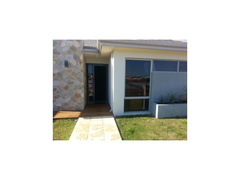 22 Salome Crescent, Lakelands WA 6180