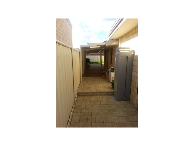 22 Salome Crescent, Lakelands WA 6180