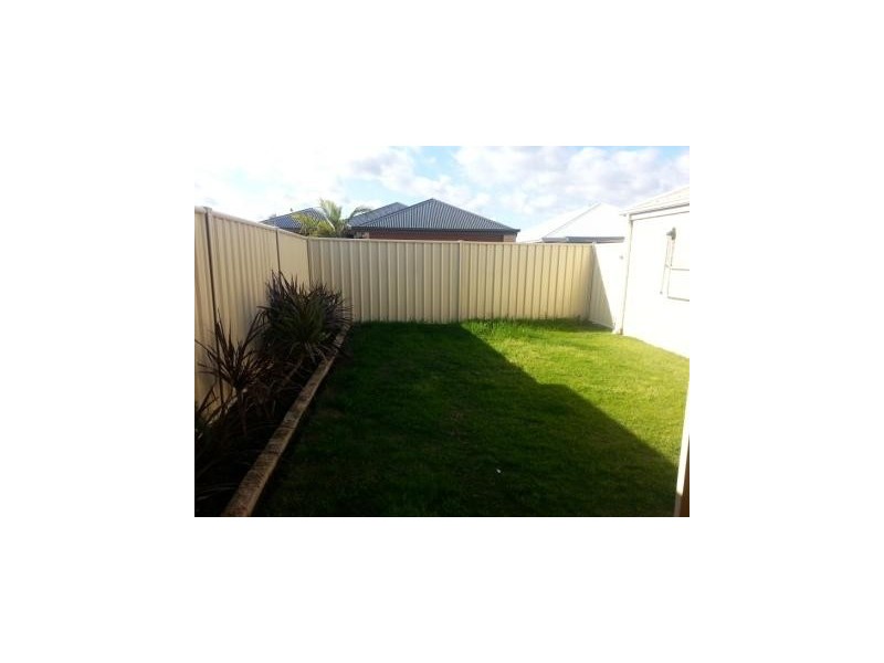 22 Salome Crescent, Lakelands WA 6180