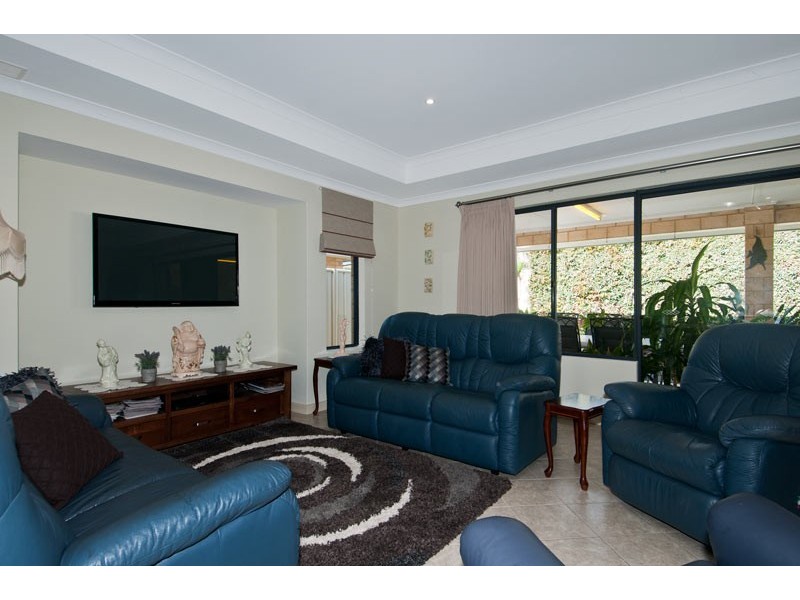 42 Ravendale drive, Dudley Park WA 6210