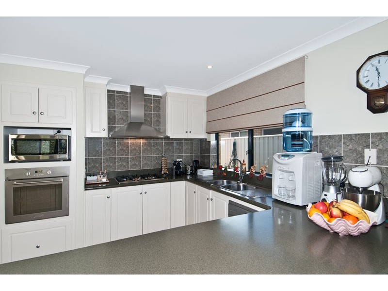 42 Ravendale drive, Dudley Park WA 6210