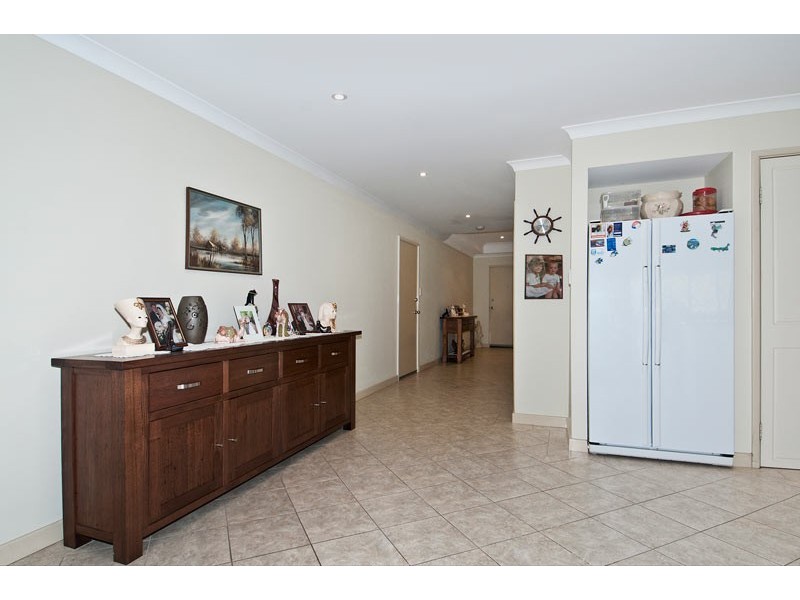 42 Ravendale drive, Dudley Park WA 6210