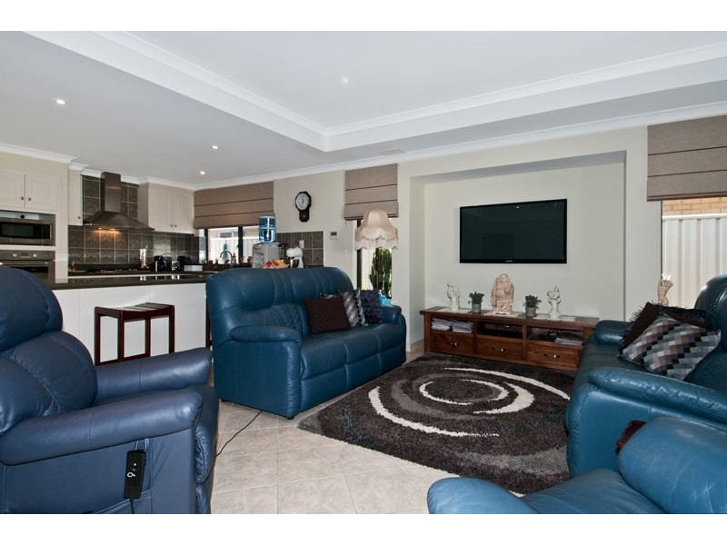 42 Ravendale drive, Dudley Park WA 6210