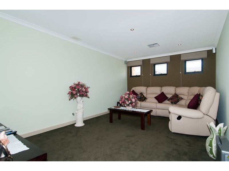 42 Ravendale drive, Dudley Park WA 6210