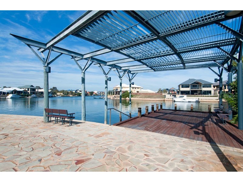 42 Ravendale drive, Dudley Park WA 6210