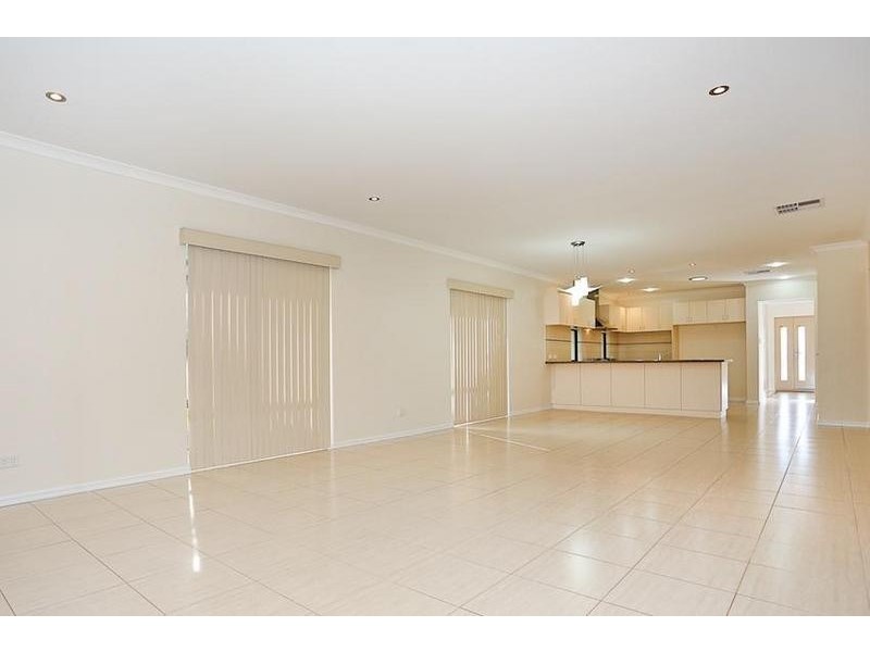 21 Beacham Street, Coodanup WA 6210