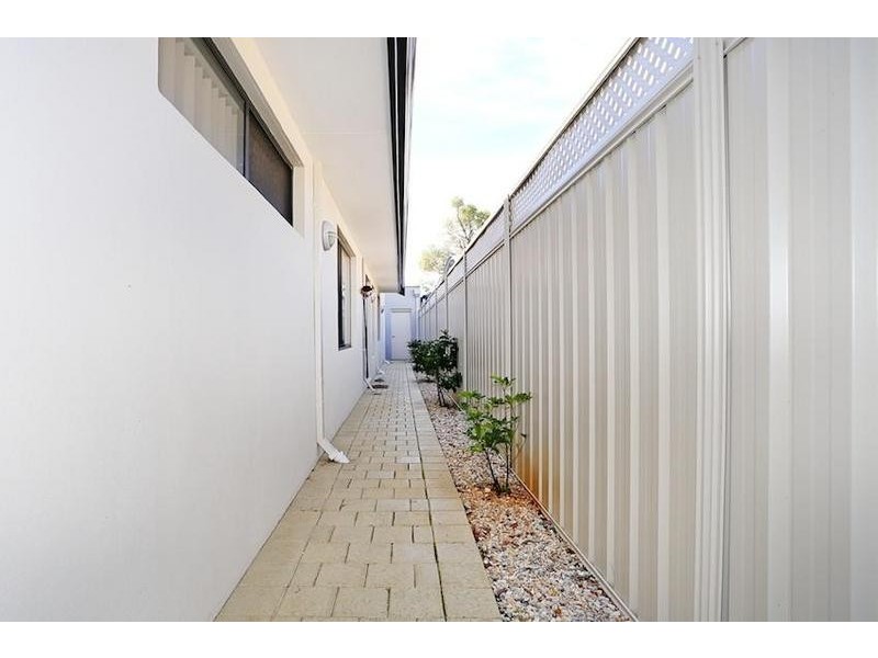 21 Beacham Street, Coodanup WA 6210