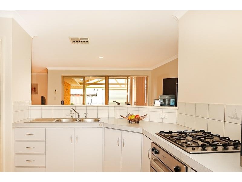 6 Oakmont Avenue, Meadow Springs WA 6210