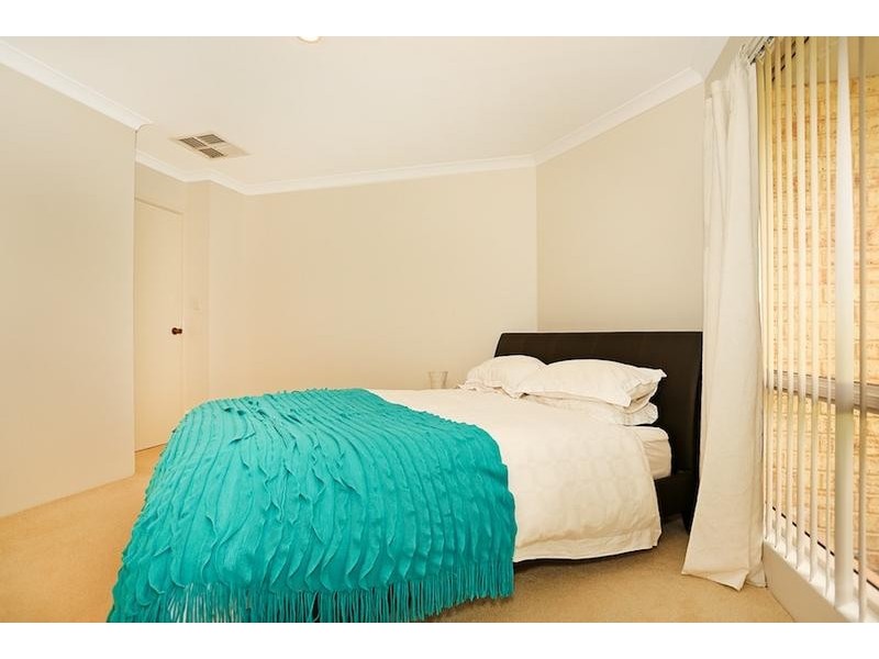 6 Oakmont Avenue, Meadow Springs WA 6210