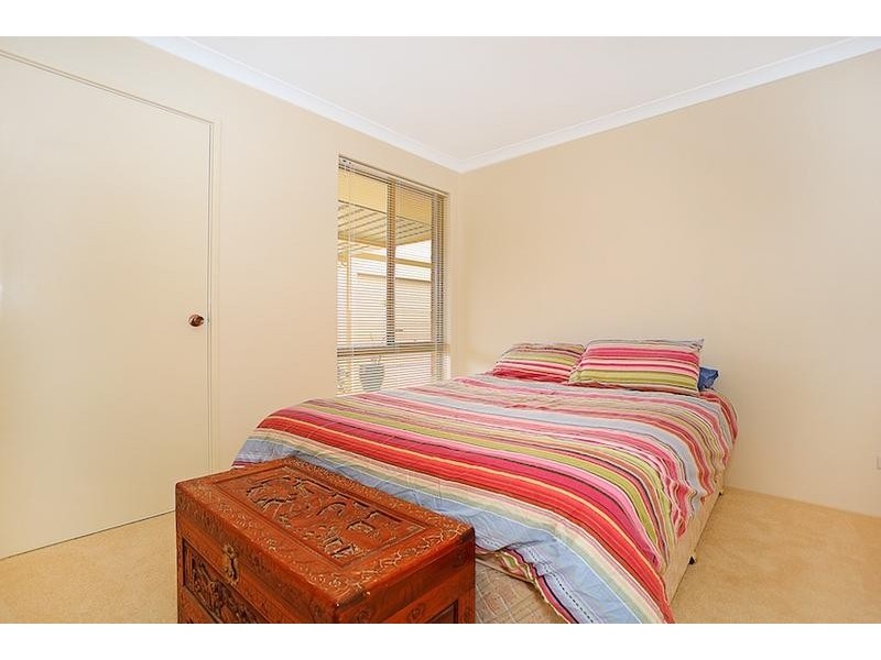 6 Oakmont Avenue, Meadow Springs WA 6210