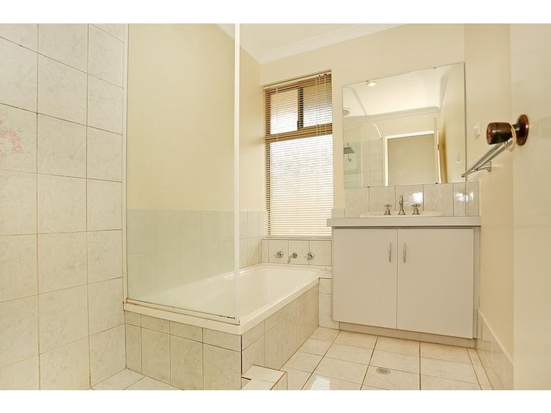 6 Oakmont Avenue, Meadow Springs WA 6210