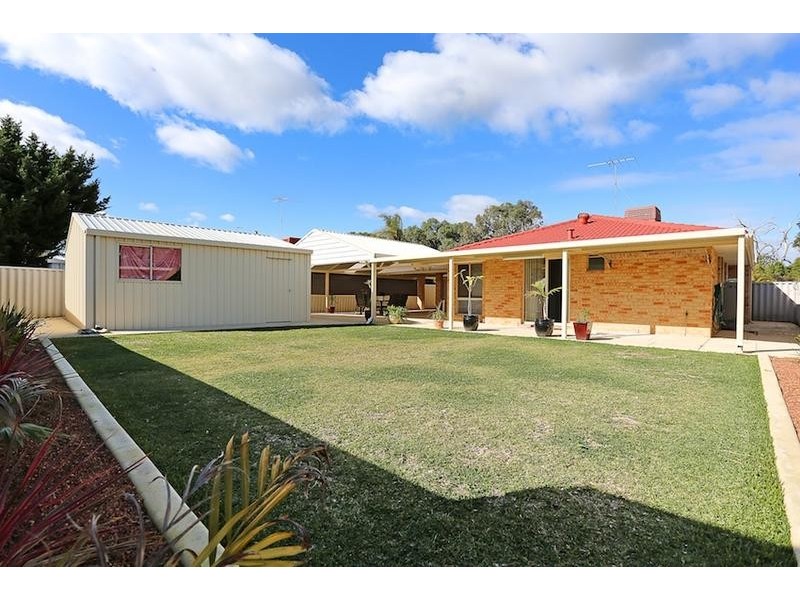 6 Oakmont Avenue, Meadow Springs WA 6210