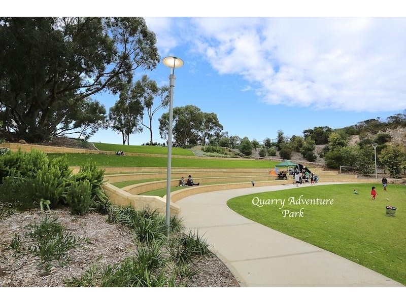 6 Oakmont Avenue, Meadow Springs WA 6210