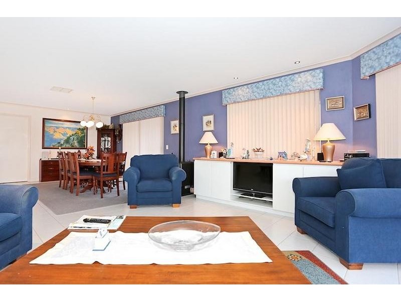 25 Warren Place, Dudley Park WA 6210