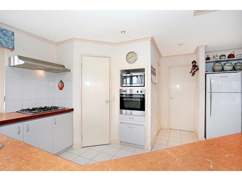 25 Warren Place, Dudley Park WA 6210