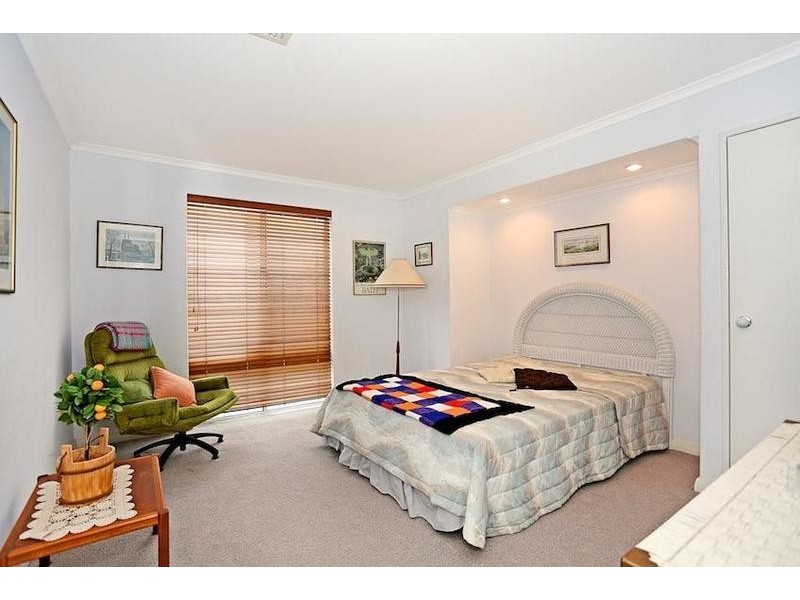 25 Warren Place, Dudley Park WA 6210