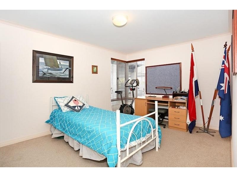 25 Warren Place, Dudley Park WA 6210