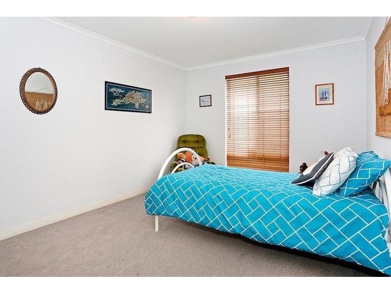 25 Warren Place, Dudley Park WA 6210