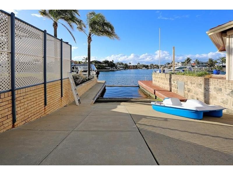 25 Warren Place, Dudley Park WA 6210