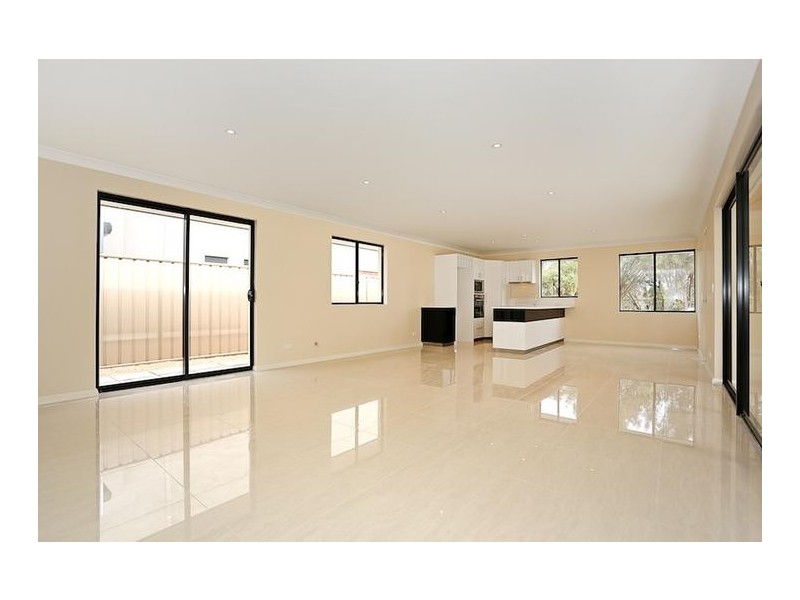 127 Darwin Terrace, Dudley Park WA 6210