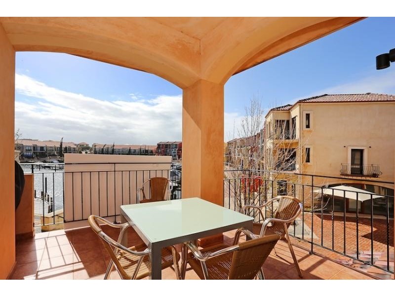 2/4 Port Quays, Wannanup WA 6210