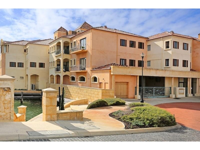 2/4 Port Quays, Wannanup WA 6210