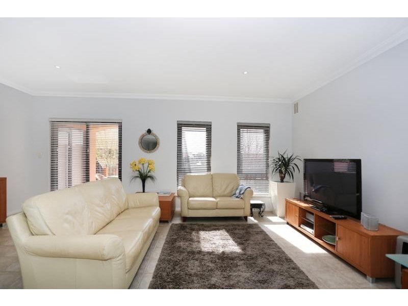 2/4 Port Quays, Wannanup WA 6210