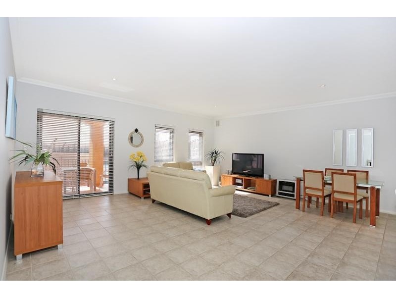 2/4 Port Quays, Wannanup WA 6210