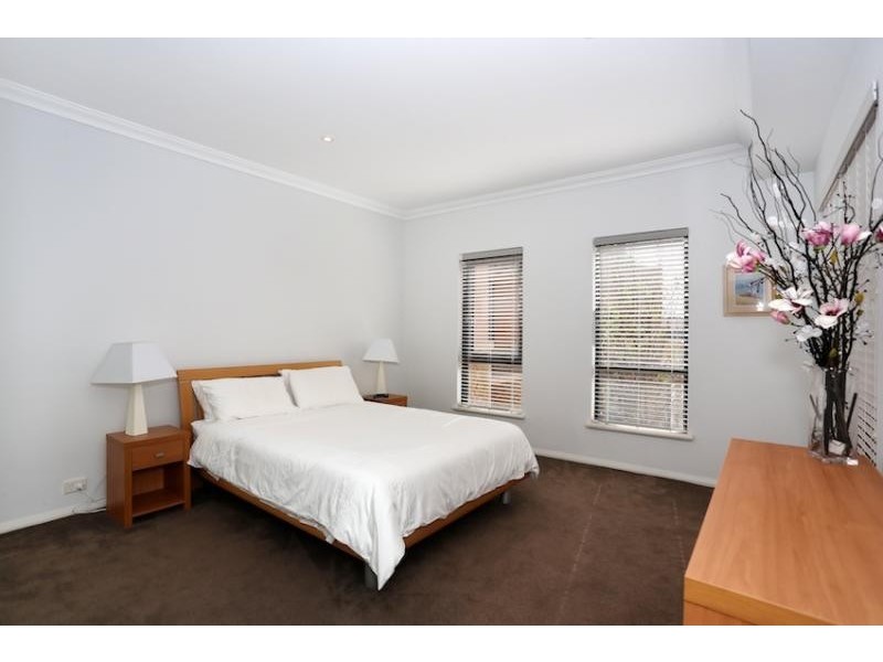 2/4 Port Quays, Wannanup WA 6210