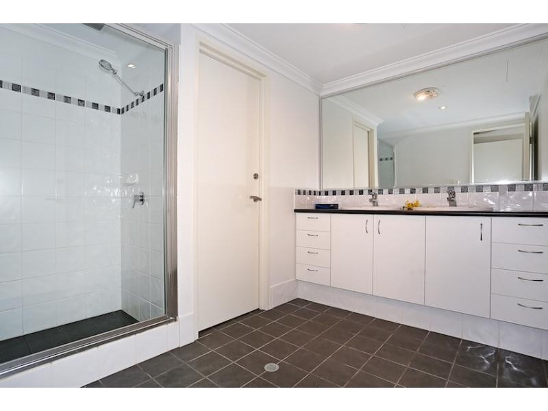 2/4 Port Quays, Wannanup WA 6210