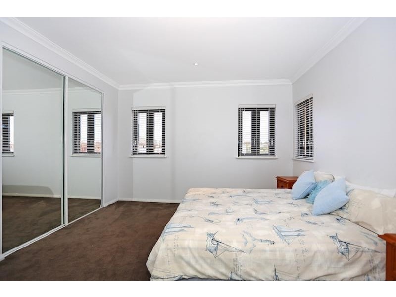 2/4 Port Quays, Wannanup WA 6210