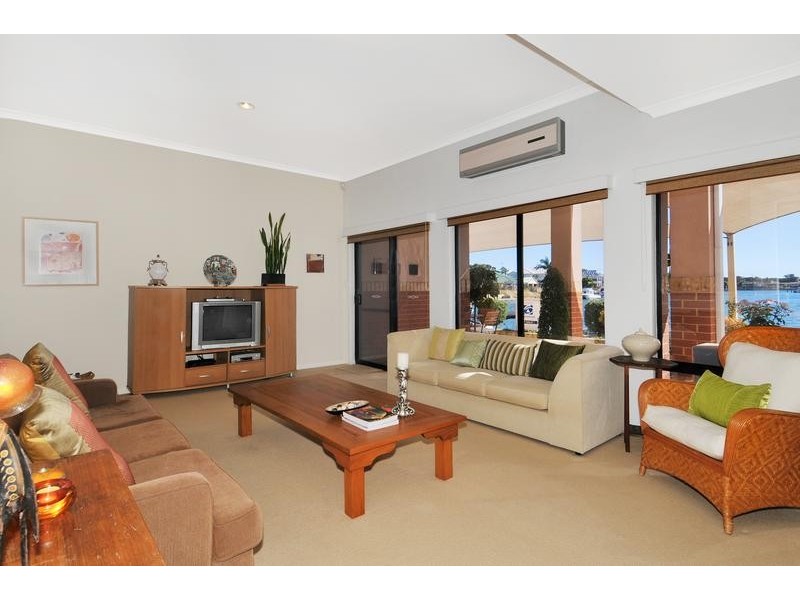 48 Waterside Drive, Dudley Park WA 6210