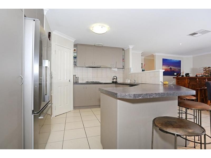 14 Lutea Road, Halls Head WA 6210