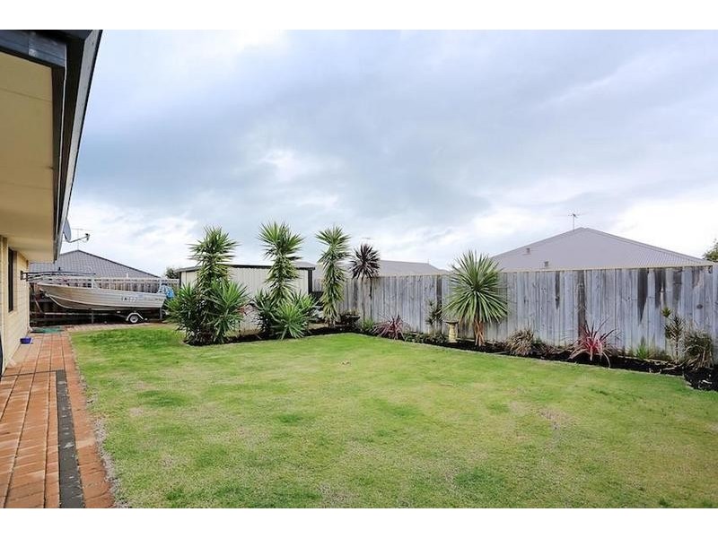 14 Lutea Road, Halls Head WA 6210