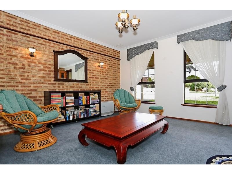 4 Talia Place, Dudley Park WA 6210