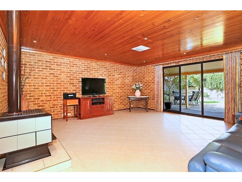 4 Talia Place, Dudley Park WA 6210