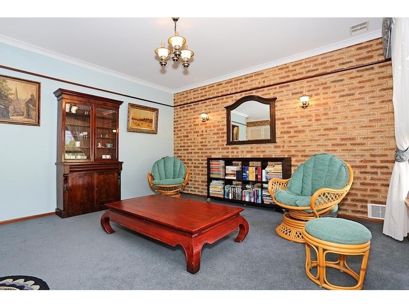 4 Talia Place, Dudley Park WA 6210