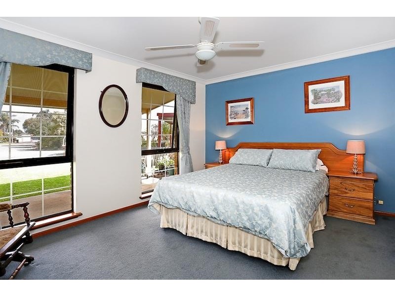 4 Talia Place, Dudley Park WA 6210