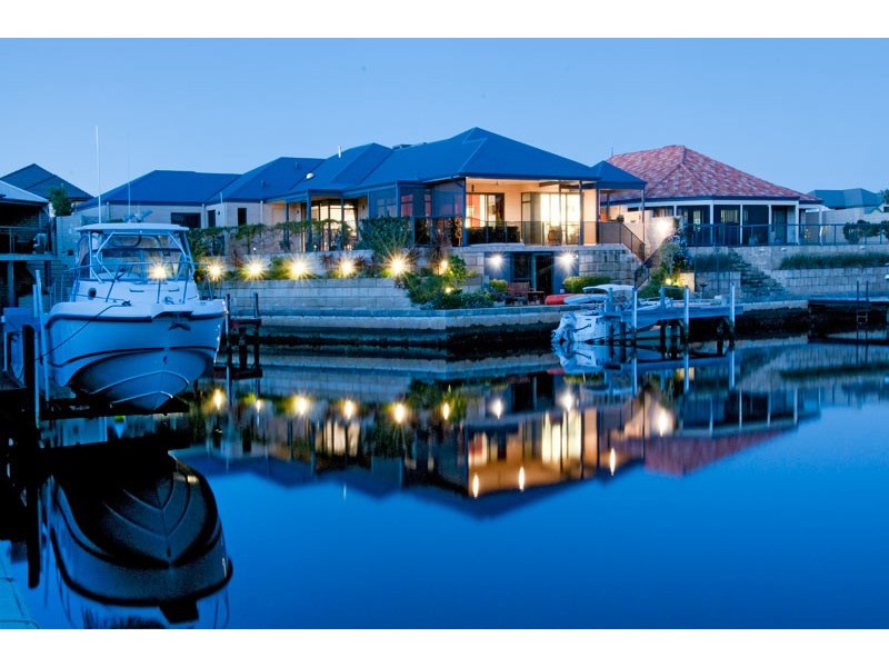 2 Nyari Court, Halls Head WA 6210