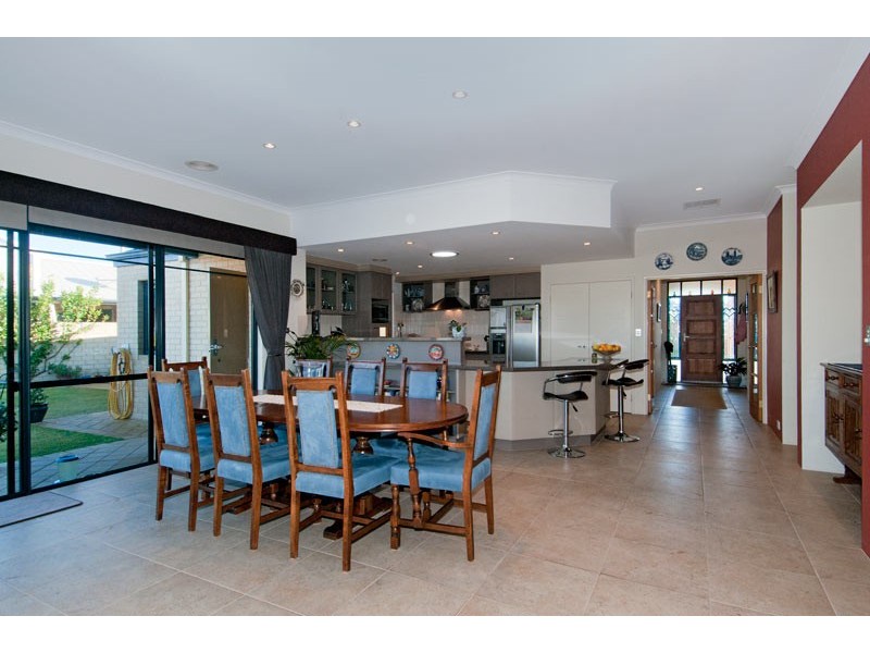 2 Nyari Court, Halls Head WA 6210